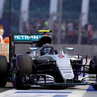 Rosbergs uzvar F-1 Singapūras 'Grand Prix' kvalifikācijas sacensībās