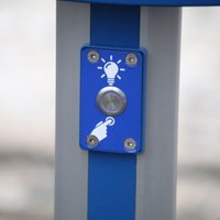 Peļķes izgaismošanas poga – soctīklotāji par 'Rīgas satiksmes' inovāciju