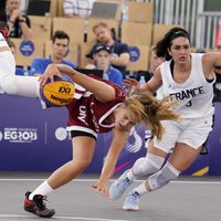 Foto: Latvijas 3x3 basketbolistes Eiropas spēļu ievadā divreiz zaudē