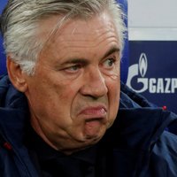 "Бавария" уволила Анчелотти после разгрома от "ПСЖ"