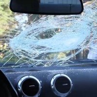 Iereibis BMW vadītājs izraisa avāriju ar diviem cietušajiem