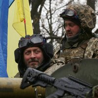 Lielbritānijā uz militārajām apmācībām ieradusies pirmā Ukrainas karavīru grupa