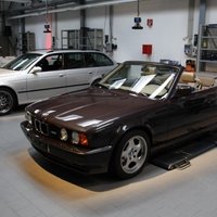'BMW' parāda vecas 'M5' modifikācijas, kas tā arī ražošanā nenonāca