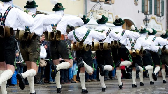 Vācijas pilsētas 'vētras dēļ' atceļ karnevālu procesijas