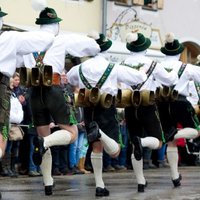 Vācijas pilsētas 'vētras dēļ' atceļ karnevālu procesijas
