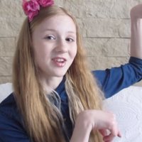 Jauna 'YouTube' zvaigzne – latviešu skolniece Evelīna