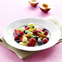 7 рецептов летних фруктовых салатов