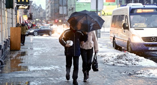 Синоптики: во вторник ожидаются снег и дождь, днем усилится ветер