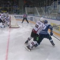Rīgas 'Dinamo' izbraukumā uzvar KHL līderus Maskavas 'Dinamo'