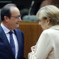 Олланд и Меркель настаивают на сохранении Греции в зоне евро