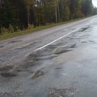 ФОТО: В 10 километрах от Юрмалы, или Самая "убитая" дорога в Латвии