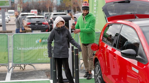 Grēta Tūnberga un SEAT elektromobilis