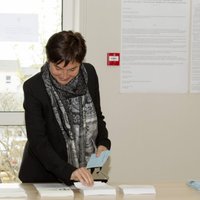 Francijas aizjūras teritorijās sākas balsošana parlamenta vēlēšanās