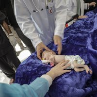 No slimnīcas Gazā uz Ēģipti evakuē priekšlaikus dzimušus mazuļus
