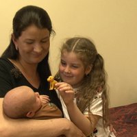 ReTV: Женщина из Украины с родившимся в Латвии ребенком решила вернуться на родину