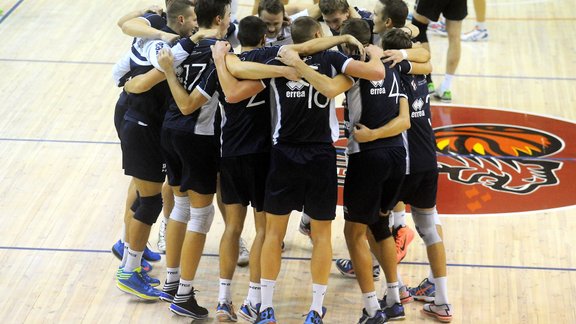 RTU/'Robežsardze' piecu setu cīņā uzvar 'Poliurs'/'Ozolnieki' Latvijas čempionāta finālsērijas pirmajā mačā RTU/'Robežsardze' piecu setu cīņā uzvar 'Poliurs'/'Ozolnieki' Latvijas čempionāta finālsērijas pirmajā mačā