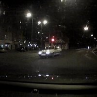 Video: Sarkanā gaisma autobraucējiem nav šķērslis