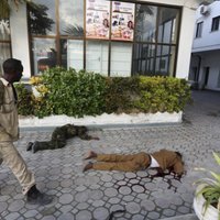Foto: Islāmisti sarīko asinspirti Mogadišu viesnīcā