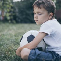 Stereotipu varā: kā ir būt zēnam, kuram nepadodas sports