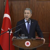 Turcija nepametīs NATO, norāda ministrs