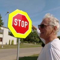 'Zebra': Grobiņā kā Amerikā – krustojumā četras 'Stop' zīmes