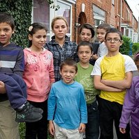 Anglijā slavena kļūst 10 bērnu māte no Latvijas