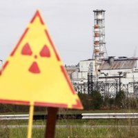 Sāk Černobiļas reaktora pārsegšanu ar jaunu milzu sarkofāgu