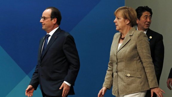 Francois Hollande and Angela Merkel 