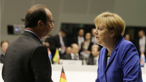 Francois Hollande and Angela Merkel 