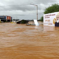 Bojāgājušo skaits plūdos un zemes nogruvumos Indijā pieaudzis līdz 140