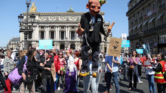 Francijā protestē pret Makronu - 9