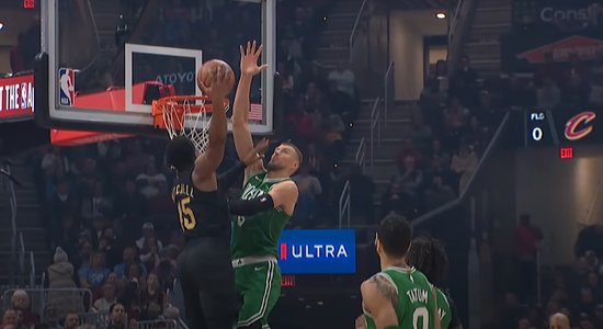 Video: "Cavaliers" spēlētāji izrēķinās ar Porziņģi – liepājniekam neglaimojošas epizodes NBA dienas Top 10