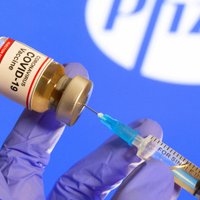 Eiropā apstiprina 'Pfizer'/'BioNTech' Covid-19 vakcīnu