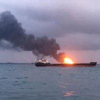 Свыше десяти человек погибли при возгорании танкеров около Керченского пролива