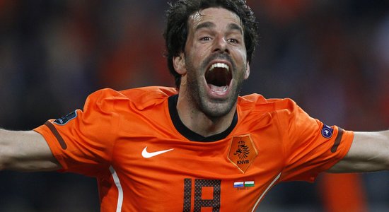 Van Nistelrojs paraksta līgumu ar 'Malaga'