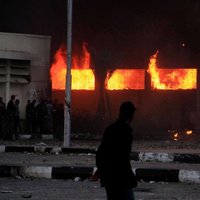 Фанаты сожгли штаб-квартиру федерации футбола и полицейский клуб в Каире (видео)