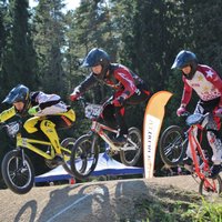 'SMScredit.lv' BMX čempionāta Smiltenes posmā noskaidroti Latvijas čempioni 16 vecuma grupās