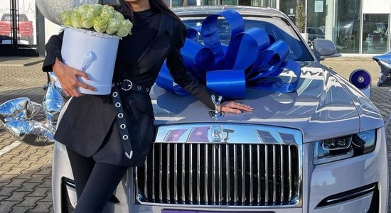 ФОТО: Джиган подарил Самойловой первый в России Rolls-Royce Ghost за 300 тысяч евро