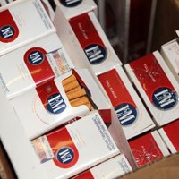 Сигаретные контрабандисты ежегодно крадут у Латвии десятки миллионов