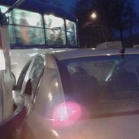 ФОТО: В Пардаугаве "легковушка" столкнулась с трамваем 10-го маршрута