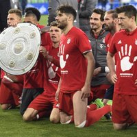 Minhenes 'Bayern' piekto gadu pēc kārtas triumfē Vācijas čempionātā