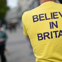 Brīdina par sliktāko desmitgadi Lielbritānijā: 'Brexit' dēļ algas nepieaugs