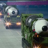 Kima jaunā milzu raķete paredzēta ASV aizsardzības pārvarēšanai, spriež eksperti