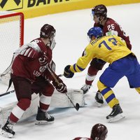 Video: IIHF topos Zviedrija sarūgtina Latviju, vārtsargi glābj Lielbritāniju un Itāliju