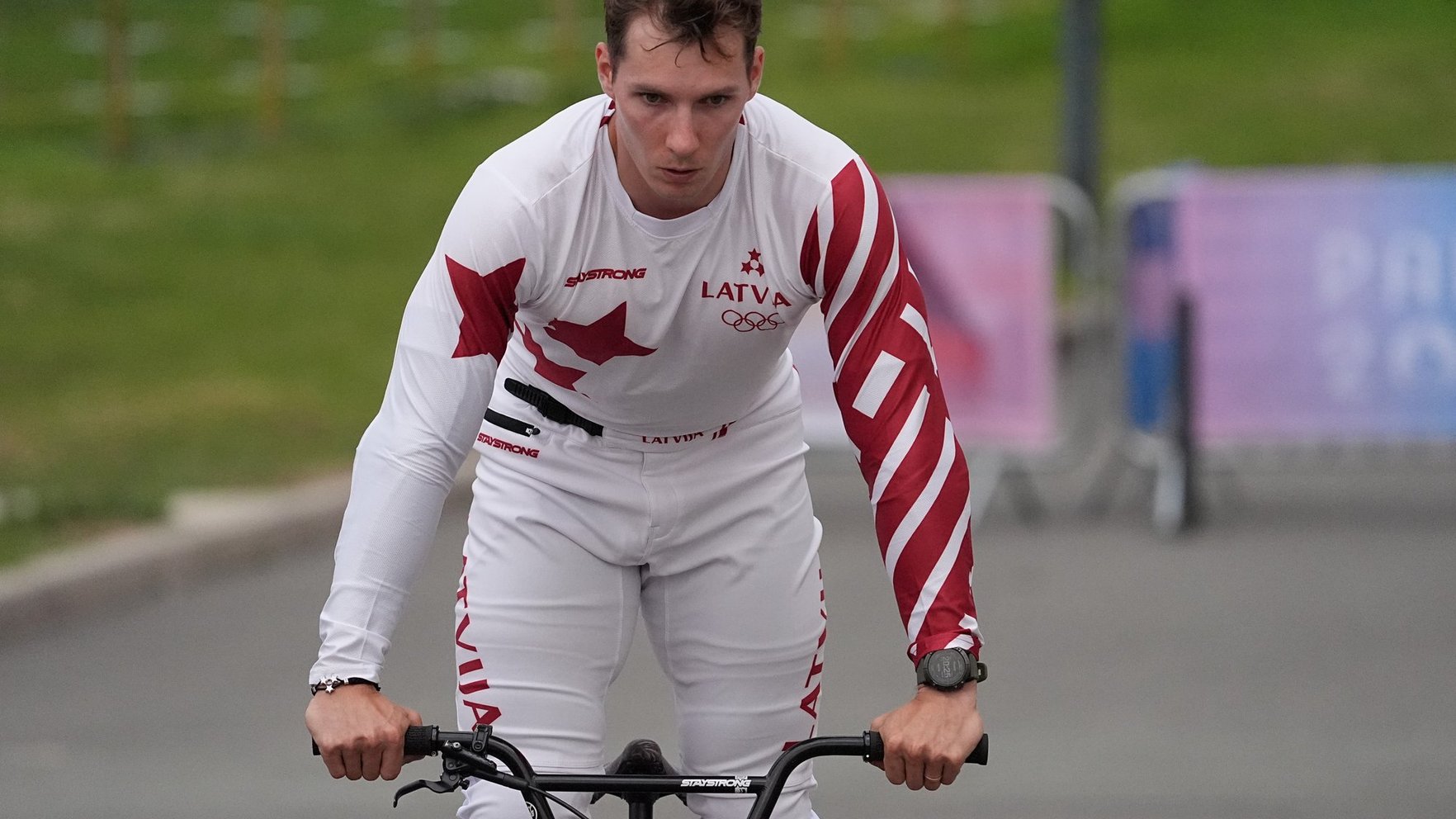 Milimetri no ratiņkrēsla... BMX braucējs Kristens Krīgers uz dzīvi tagad raugās citādi