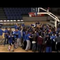 Video: studentu basketbola svētkos neticami laimē jaunu auto