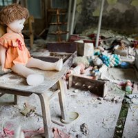 Daudzie tūristi posta ainavu Černobiļā; par 'vēsturiski iekapsulētu' laiku vairs nevar runāt