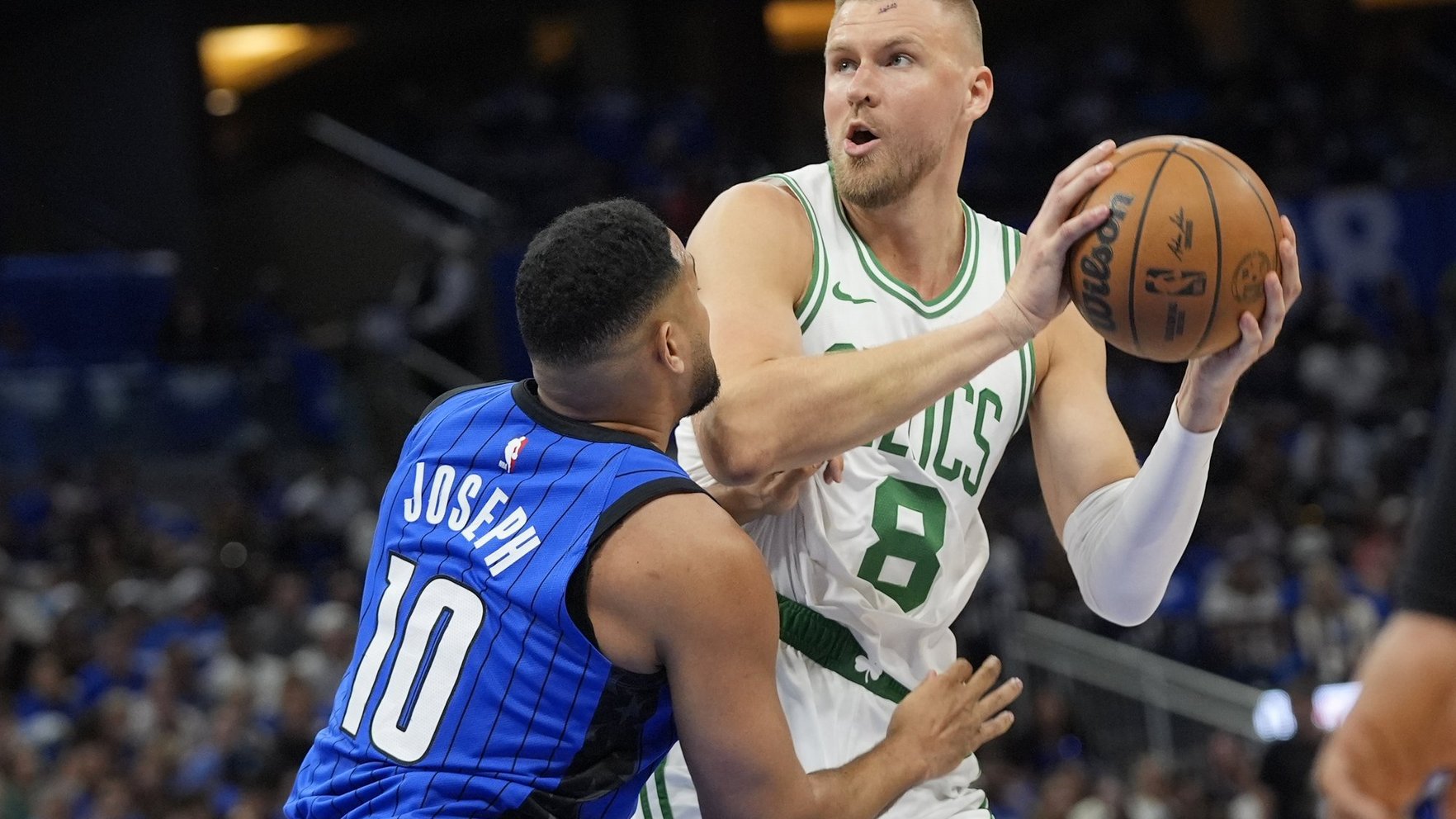 Porziņģim pieticīgs sniegums, "Celtics" piedzīvo pirmo zaudējumu "play-off"