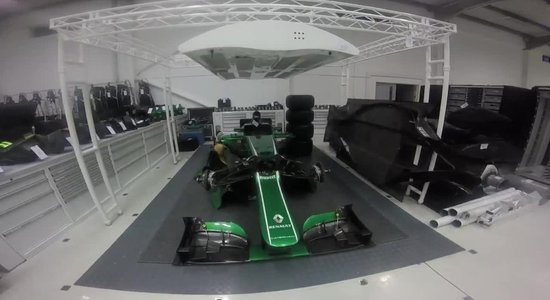 F-1 riepu sildītājs par 100 mārciņām un bolīda šasija par 22 tūkstošiem. Ko piedāvā 'Caterham' izsolē