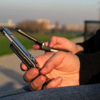 Mobilie telefoni netīrāki par klozetpoda rokturi